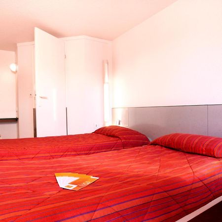 Premiere Classe Évreux חדר תמונה A typical room at a Campanile hotel