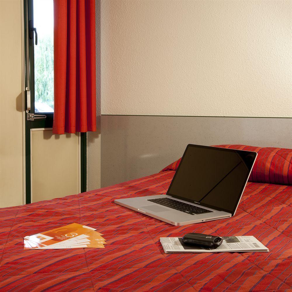Premiere Classe Évreux מראה חיצוני תמונה A typical room at a Campanile hotel