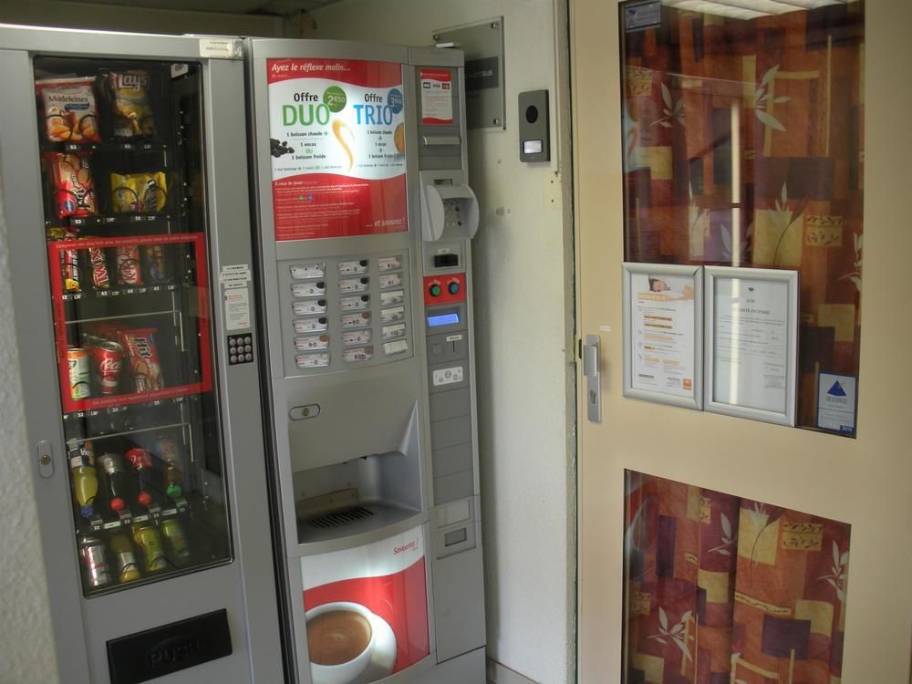 Premiere Classe Évreux מראה חיצוני תמונה A vending machine