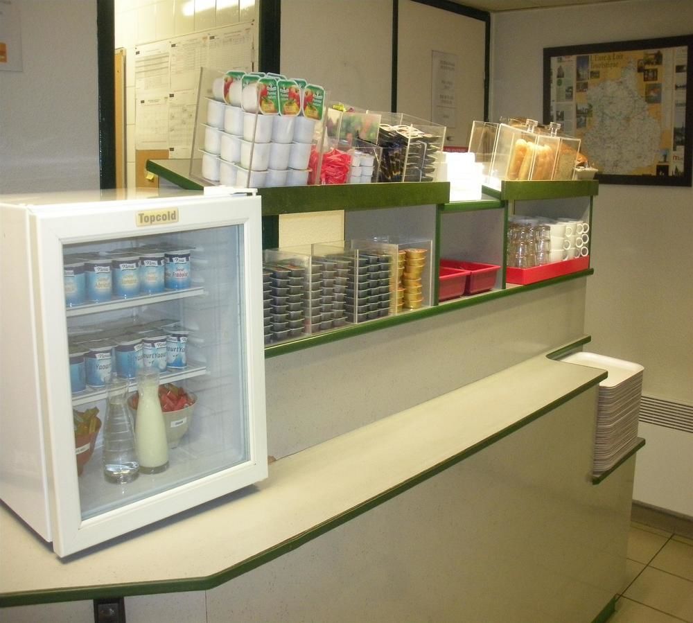 Premiere Classe Évreux מראה חיצוני תמונה A counter refrigerator
