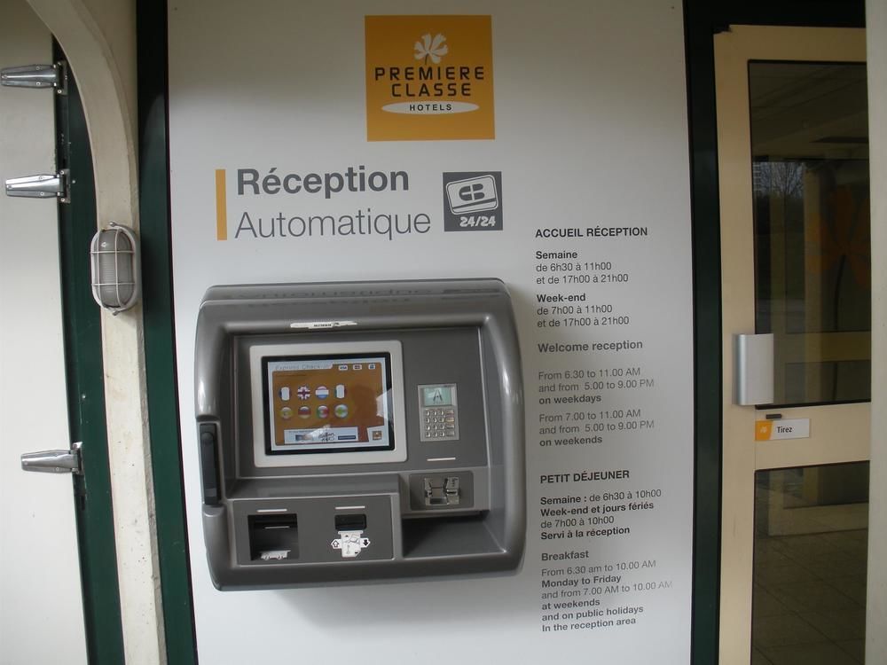 Premiere Classe Évreux מראה חיצוני תמונה An automated hotel check-in machine